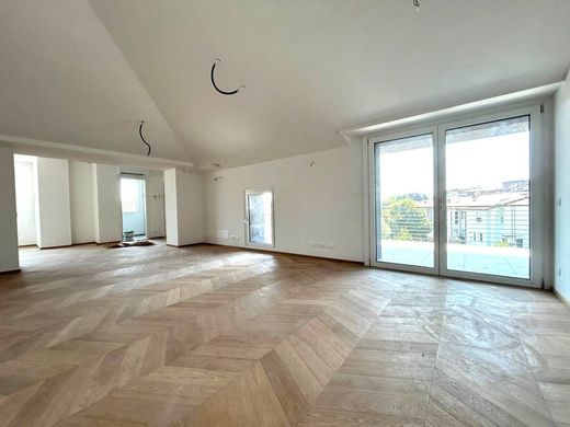 Penthouse Udine, Udine ilçesinde