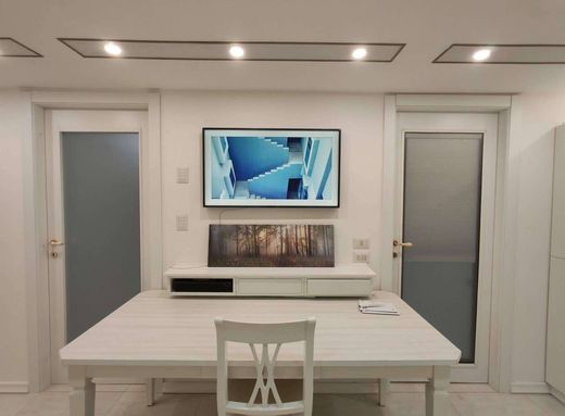 Oficina en Parma, Provincia di Parma