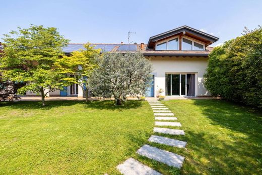 Villa en Besnate, Provincia di Varese