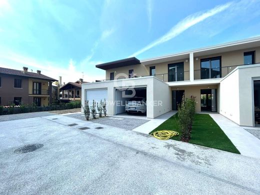Villetta a Schiera a Desenzano del Garda, Brescia