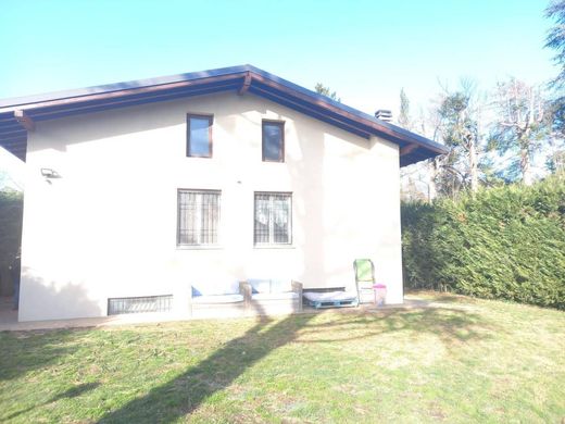 Villa Imbersago, Lecco ilçesinde