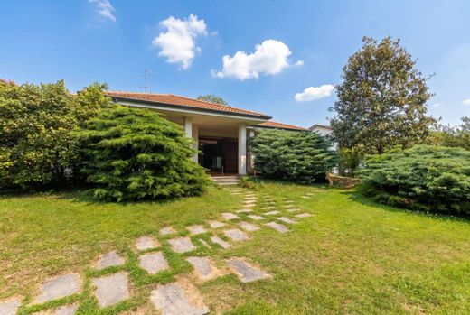 Villa in Bernareggio, Province of Monza and Brianza