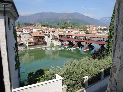 Apartment / Etagenwohnung in Bassano del Grappa, Provincia di Vicenza