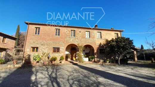 Country House in Foiano della Chiana, Province of Arezzo