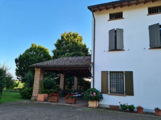Köy evi Busseto, Parma ilçesinde