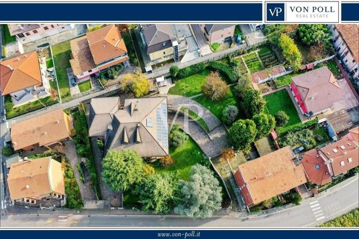Villa in Bollate, Milan