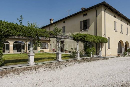Villa a Desenzano del Garda, Brescia