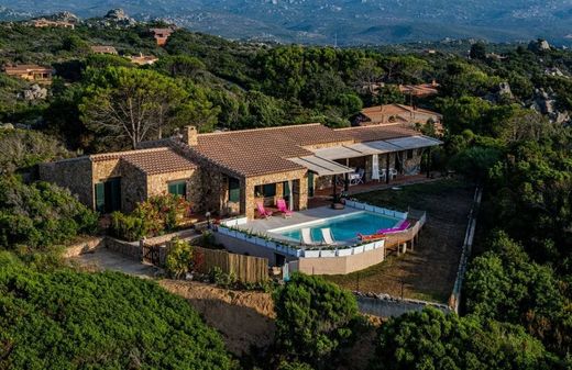 Villa in Trinità d'Agultu e Vignola, Provincia di Sassari