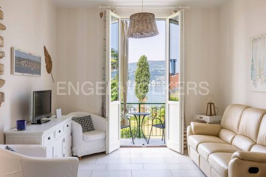 Villetta a Schiera a Ranco, Varese