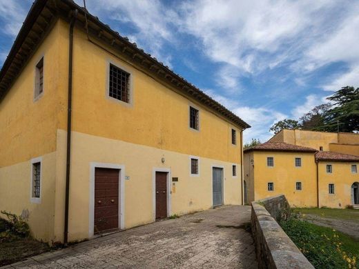 빌라 / Montecatini Val di Cecina, Province of Pisa