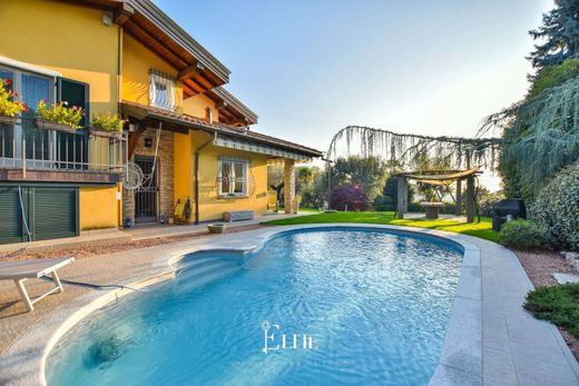 Villa a Besozzo, Varese