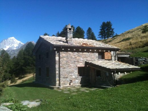Villa La Thuile, Aosta ilçesinde