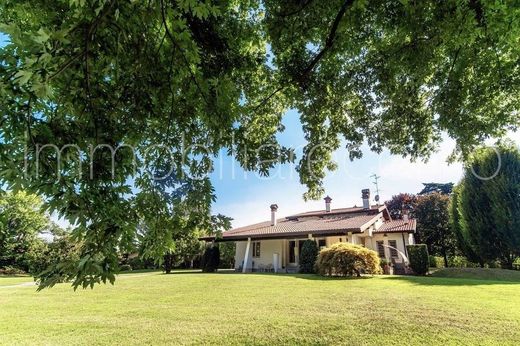 Villa Casnate Con Bernate, Como ilçesinde