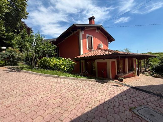 Villa in Monticelli Brusati, Provincia di Brescia