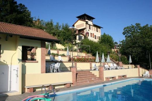 Casa de campo en Rocca d'Arazzo, Provincia di Asti