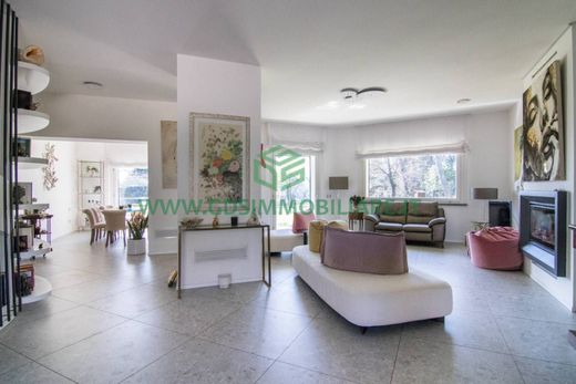 Villa Roma, Lazio bölgesinde