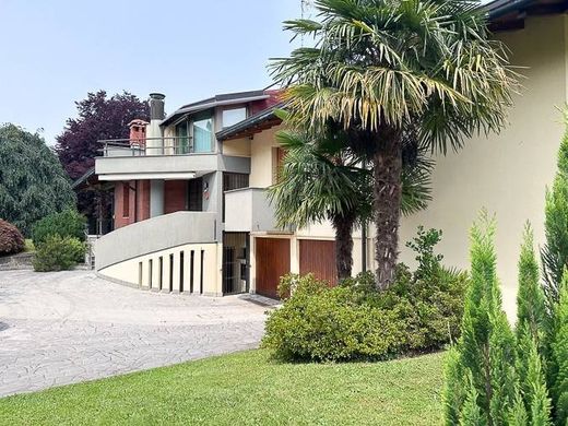 Villa Seveso, Monza e della Brianza ilçesinde