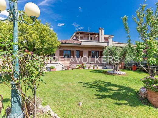 Villa in Rome, Latium