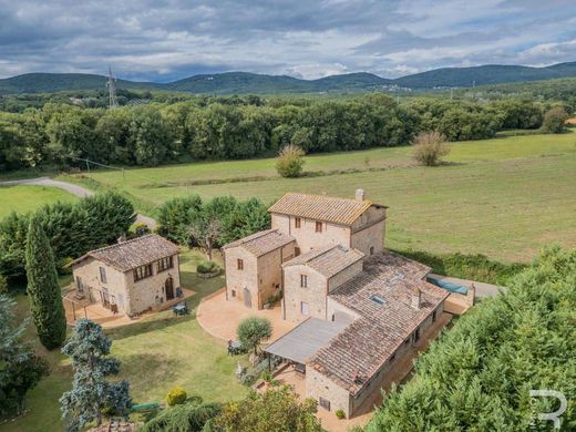 Country House in Sovicille, Province of Siena