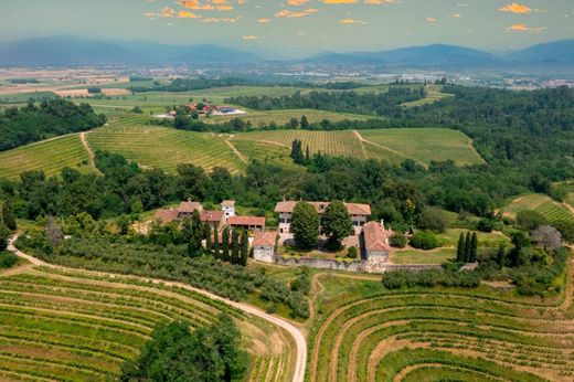 Casa de campo en Manzano, Udine