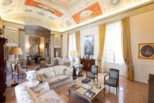 Apartment / Etagenwohnung in Parma, Provincia di Parma