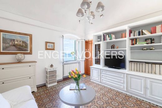 Apartment / Etagenwohnung in Laigueglia, Provincia di Savona