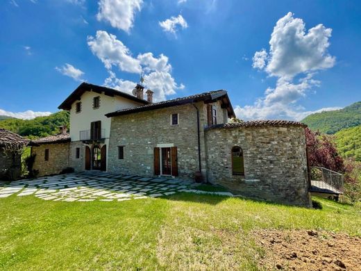 منزل ريفي ﻓﻲ Piozzano, Provincia di Piacenza
