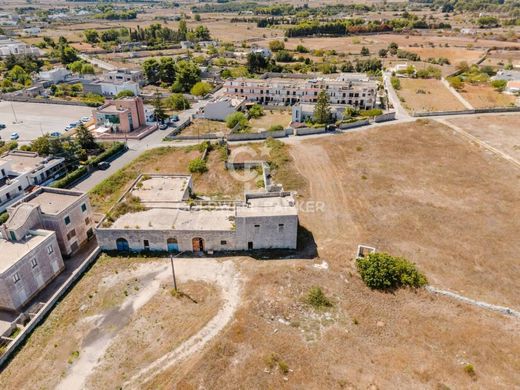 Köy evi Poggiardo, Lecce ilçesinde