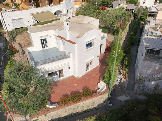 Apartment in Capri, Naples