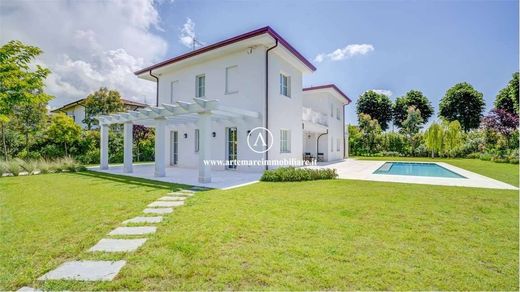 Villa a Forte dei Marmi, Lucca