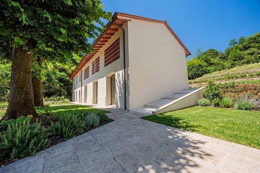 Villa à Camaiore, Lucques