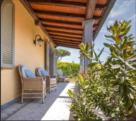 Διαμέρισμα σε Φόρτε ντει Μάρμι, Provincia di Lucca