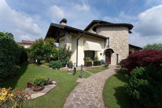 Villa en Usmate-Velate, Provincia di Monza e della Brianza
