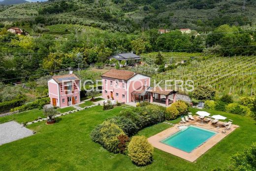 Villa Luni, La Spezia ilçesinde