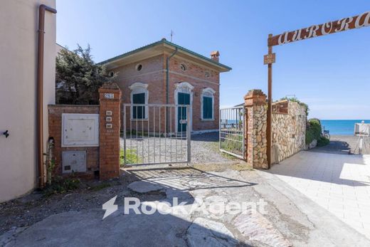 Вилла, Чечина, Provincia di Livorno