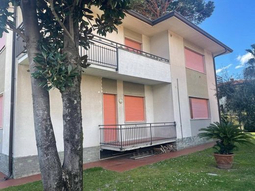 Edificio en Forte dei Marmi, Lucca