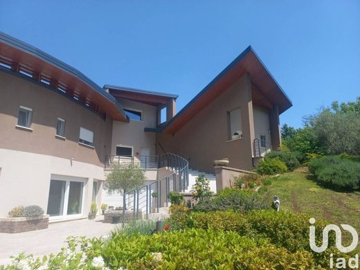 Villa in L'Aquila, Provincia dell' Aquila