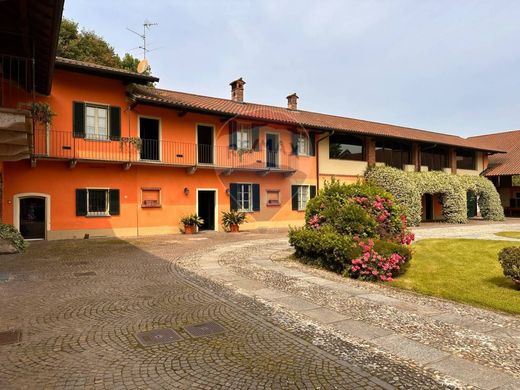 Landhuis in Robecco sul Naviglio, Città metropolitana di Milano