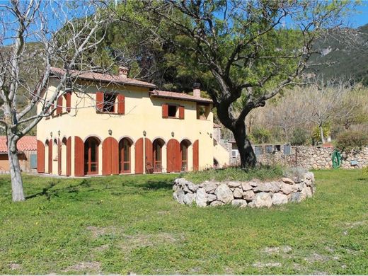 Köy evi Monte Argentario, Grosseto ilçesinde