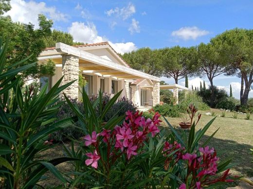 Villa Castiglione della Pescaia, Grosseto ilçesinde