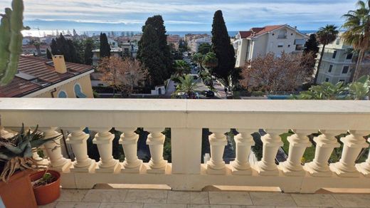 Apartment / Etagenwohnung in Bordighera, Provincia di Imperia