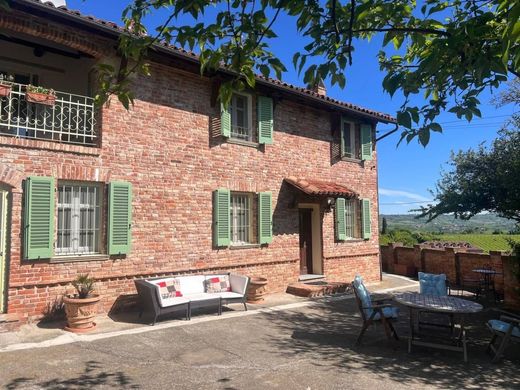 منزل ريفي ﻓﻲ Penango, Provincia di Asti