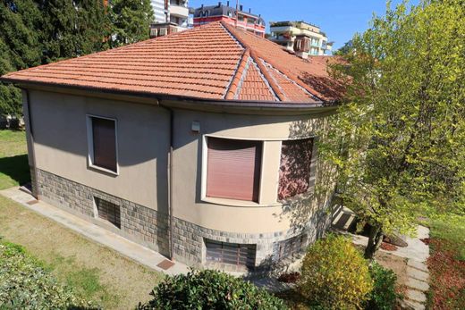 Villa in Gallarate, Provincia di Varese