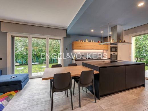 Villa en Oggiono, Provincia di Lecco