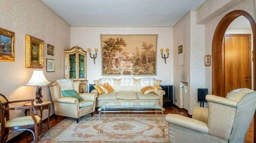 Apartment / Etagenwohnung in Rom, Latium