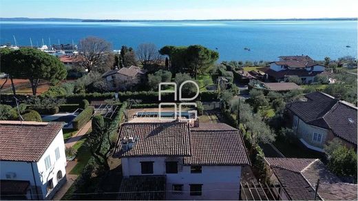 Villa a Moniga del Garda, Brescia
