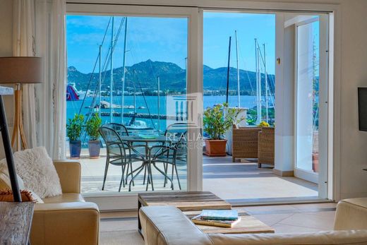 Piso / Apartamento en Poltu Quatu, Provincia di Sassari