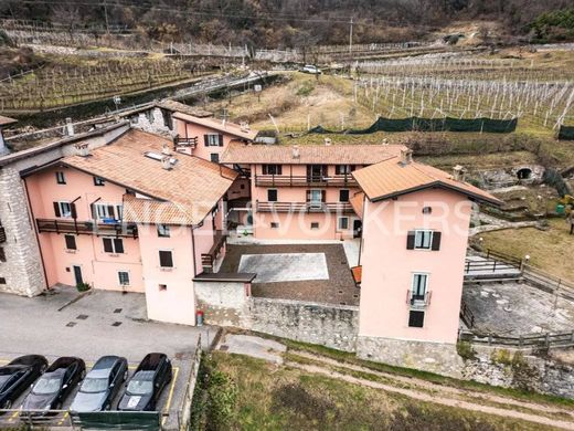 Complexes résidentiels à Mori, Trente