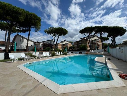 منزل مسطّب متراص ﻓﻲ Montignoso, Provincia di Massa-Carrara