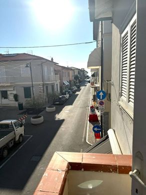 Διαμέρισμα σε Φόρτε ντει Μάρμι, Provincia di Lucca